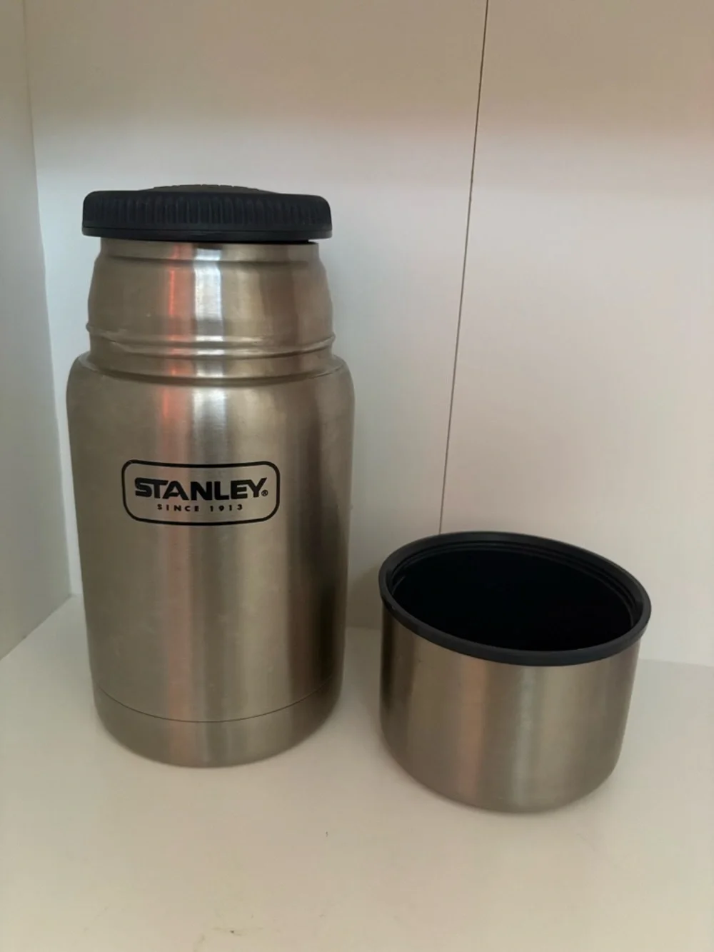 Original Stanley Silver Insulated Hot / Cold Travel Mug - Picture 3 of 3